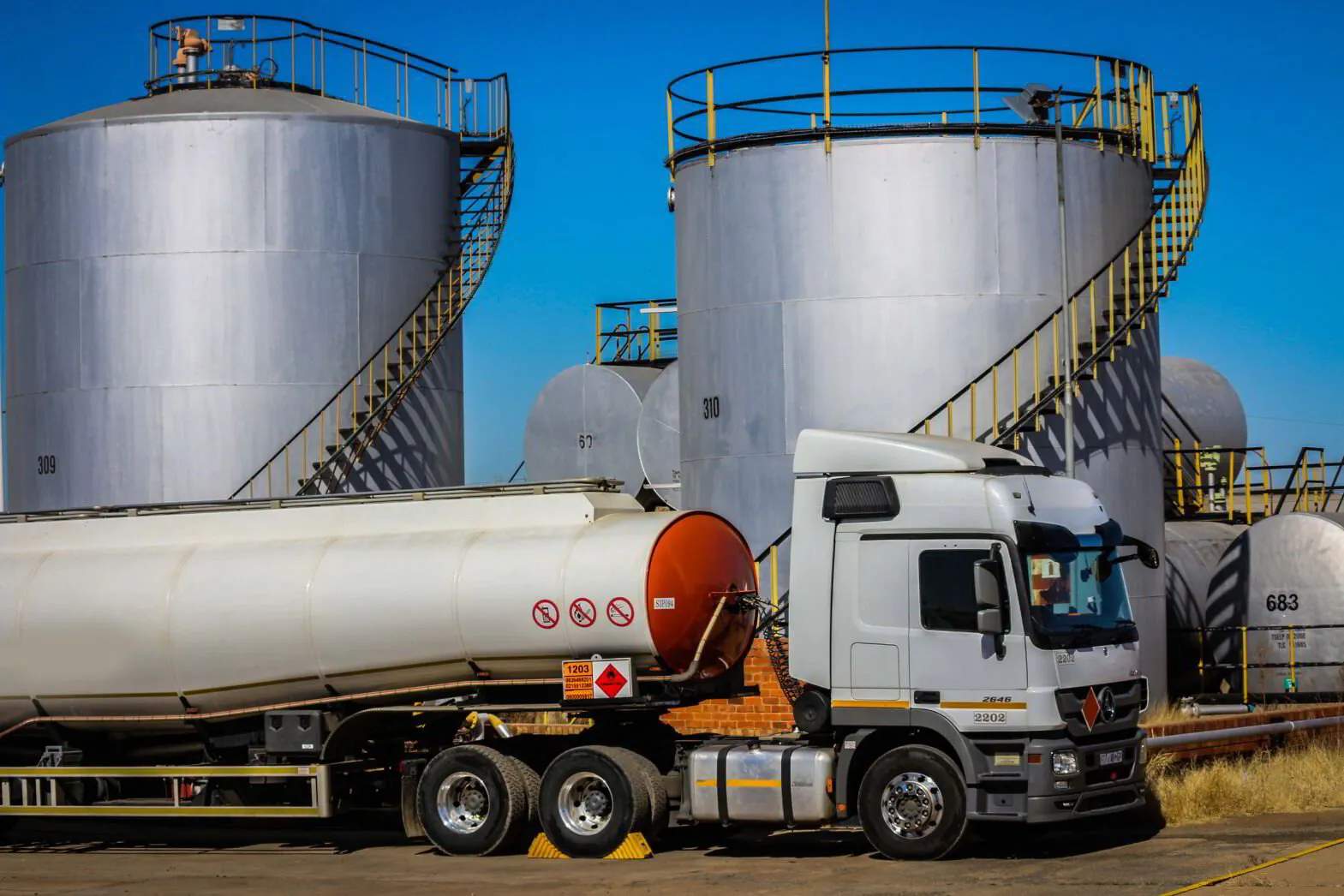 FuelAxis bulk fuel delivery logistics
